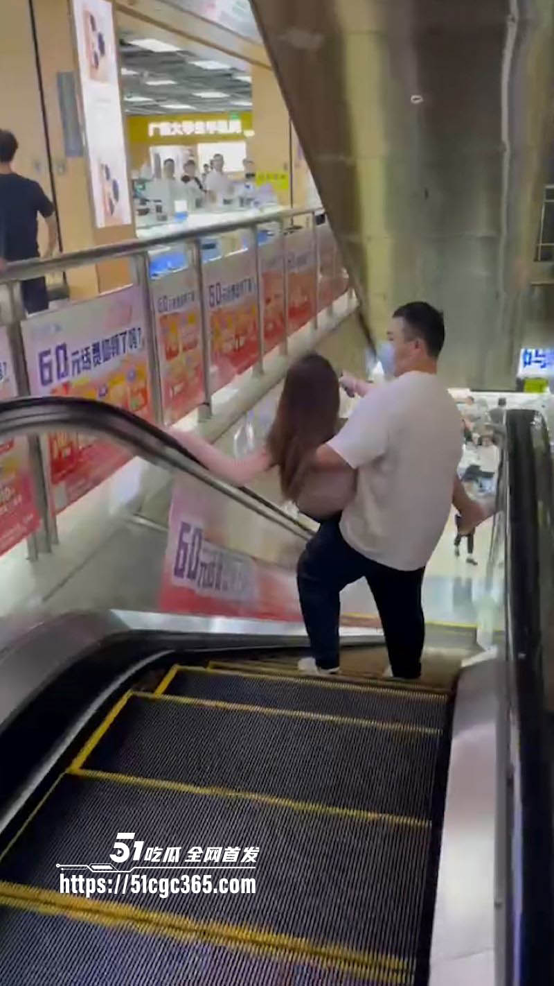 屌丝男给小网红分期买手机 2