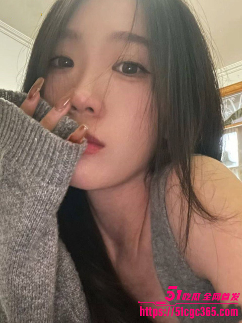 西安女大学生性爱视频流出 69互舔口交大屌后入狂操 各种姿势轮番上阵 画面香艳刺激！