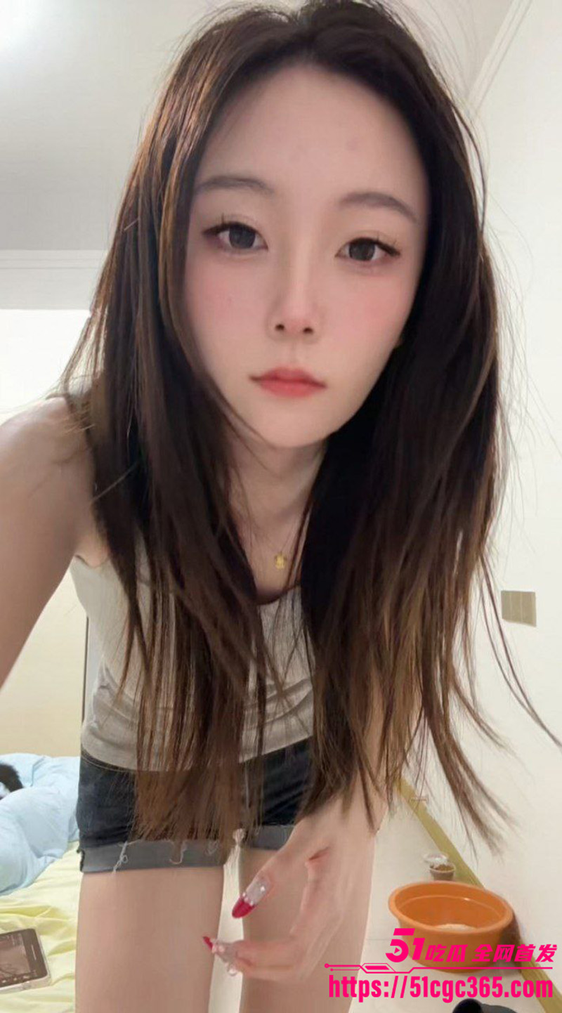 顶级反差婊 不吃草莓 超大尺度露脸裸舞合集 清纯脸蛋骚舞扭臀 黑丝美腿极致诱惑！