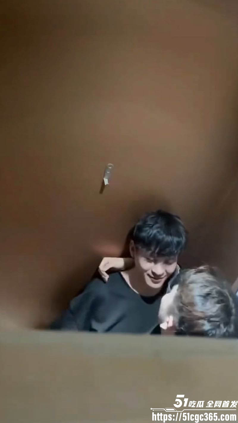山东潍坊理工卫生间gay激情壁咚 3