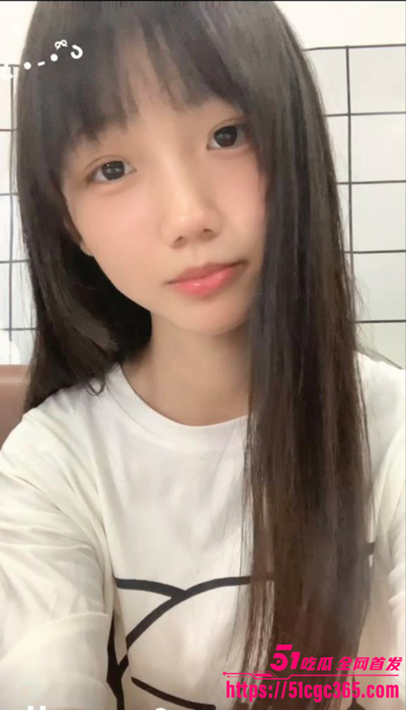 反差大学妹 刘萌萌 裸聊视频曝光 清纯脸蛋甜美长相 三点全漏纤手揉捏美乳 金主调教刺激十足！