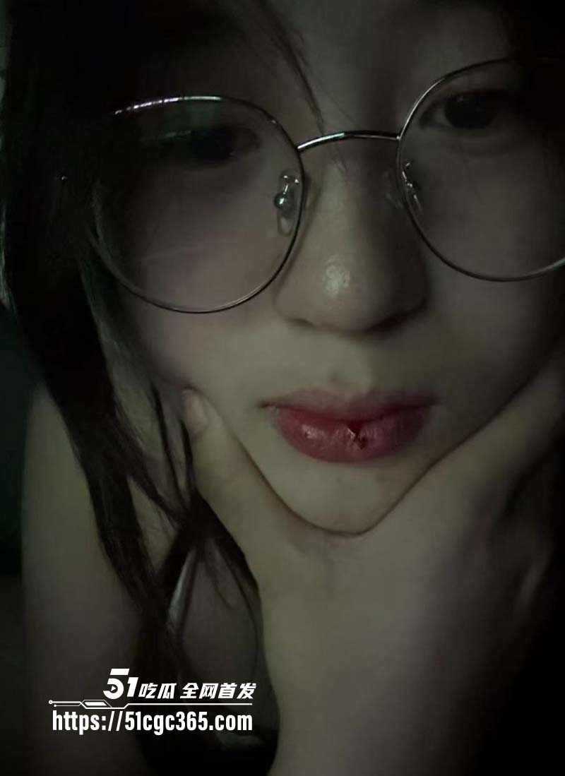 河北师范大学大二眼镜妹张越涵2