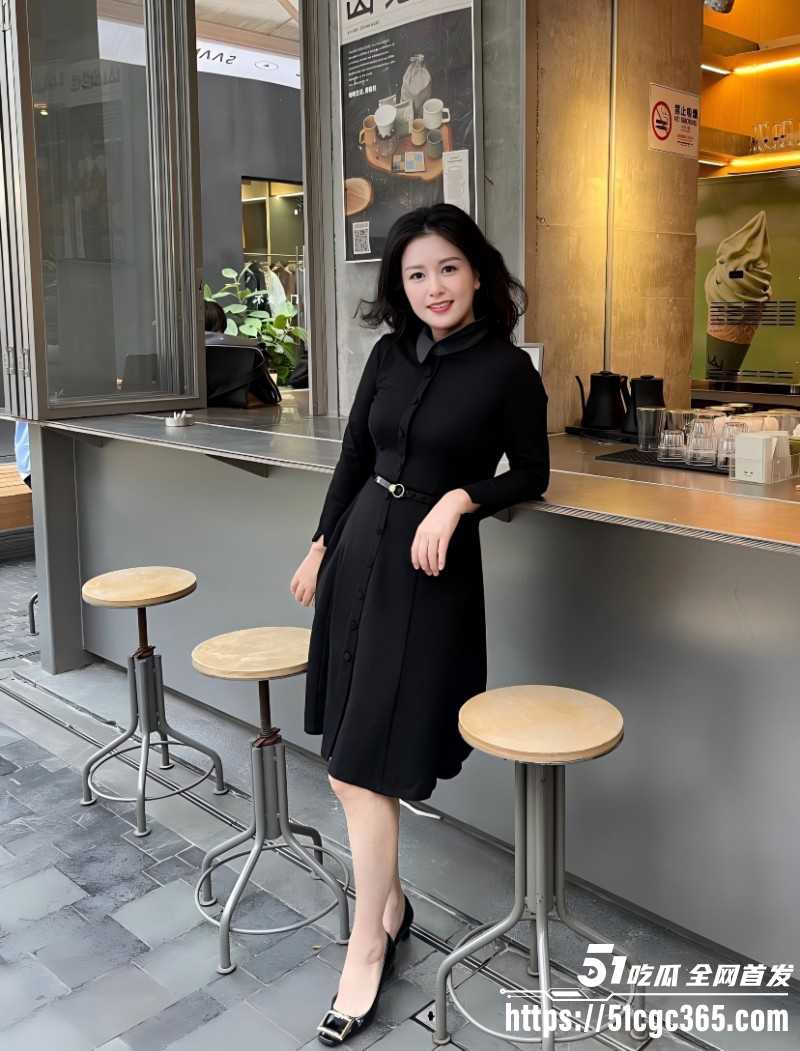 乱伦大神 性成瘾爱有价 成功驯服骚逼大姐 无套暴操一镜到底 浓精灌满湿滑阴道！
