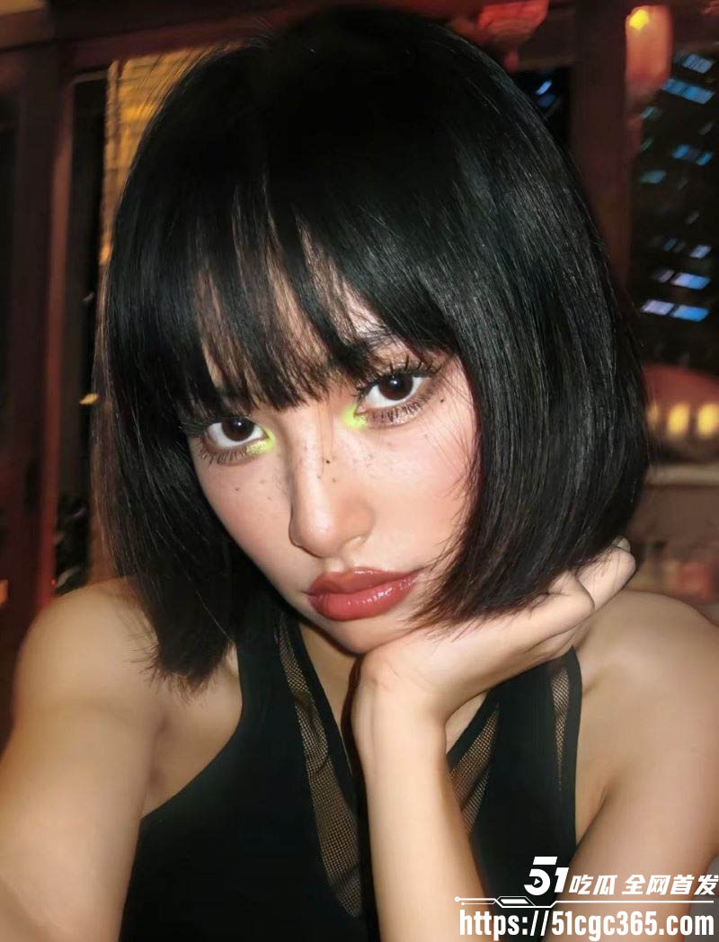 欧美系美女 庞培琪 满脸钉子骚货母狗 被男友酒店随意操弄 露脸啪啪淫态尽显！