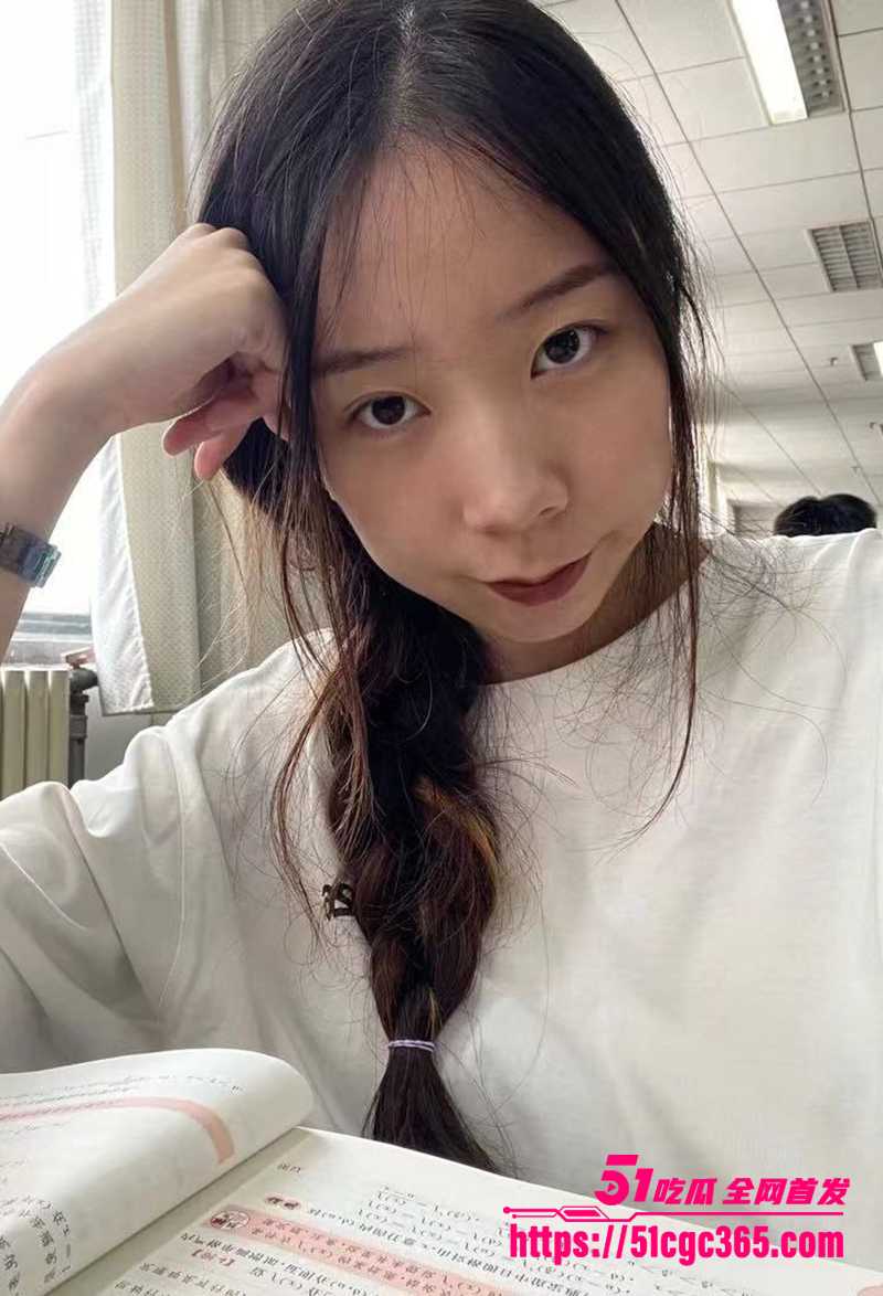 江苏盐城小情侣不雅视频泄露 超反差眼镜妹未婚同居疯狂做爱 露脸口交撅起翘臀被猛操！