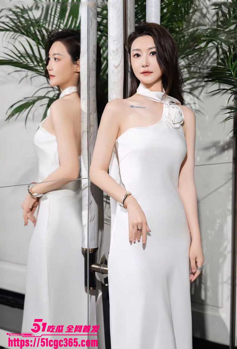 深圳事业小成小少妇 刘丽芳 不雅视频流出 饥渴人妻包男小三释放欲望 脸穴同框淫骚自慰 彻底沦为极品母狗！