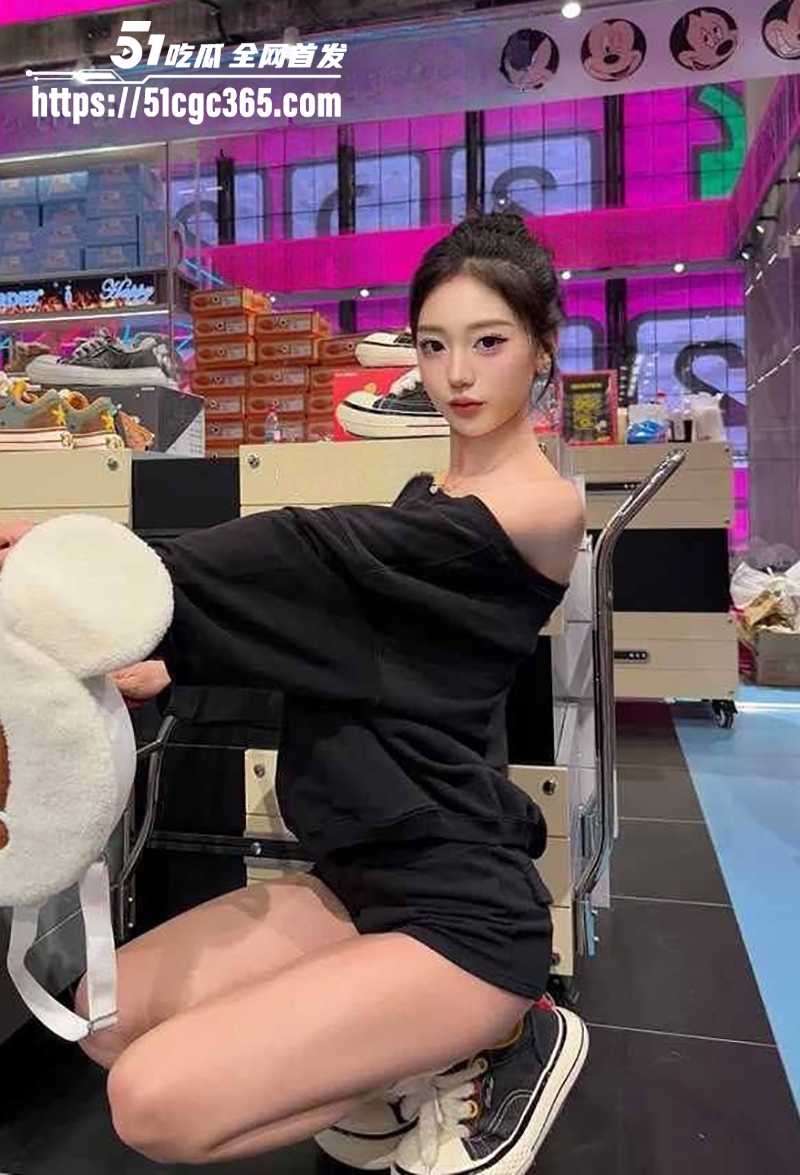 瓜友爆料约操绝美大学生 肤白貌美淫劲十足 SM情趣调教跳蛋乳夹齐上 打桩爆操超反差！