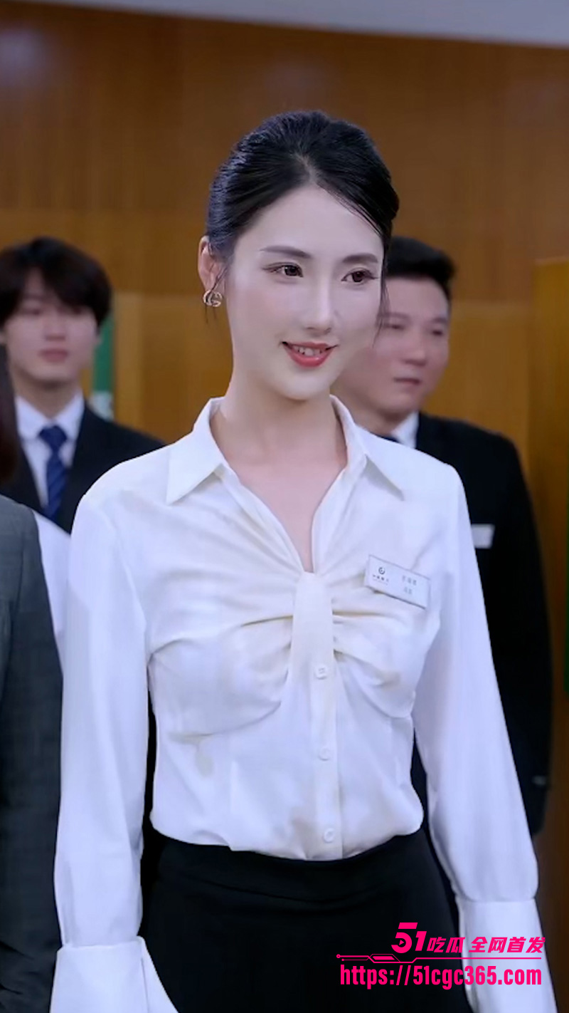 擦边短剧《离婚后前途似锦》一场大火后青梅竹马变成仇人 再次相遇揭开被掩埋多年的真相！