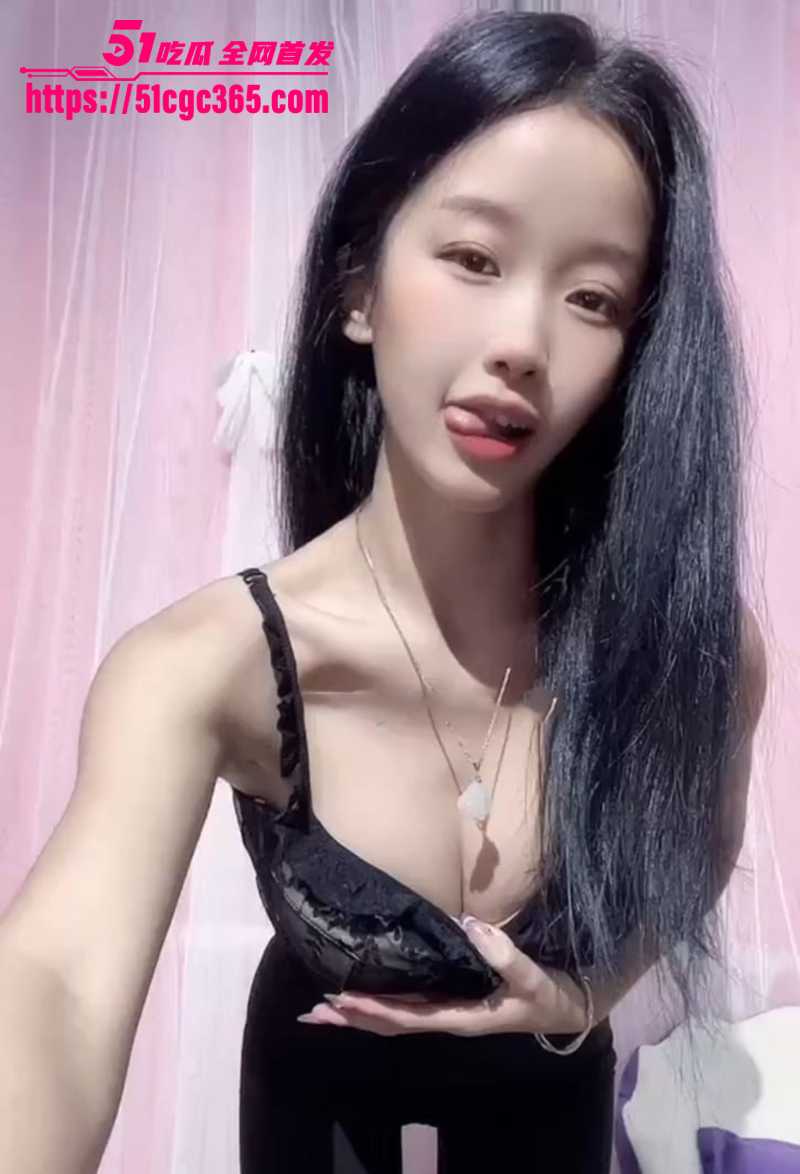 快手反差主播精神小妹肥臀丝袜摸奶揉穴不雅视频流出3拷贝