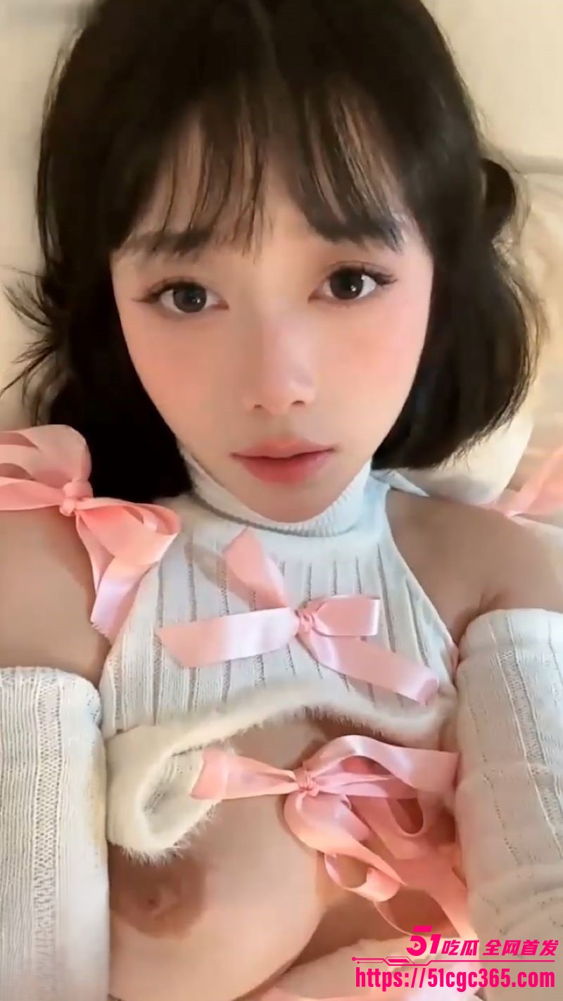高颜值白虎露娜酱居家自慰视频流出 3