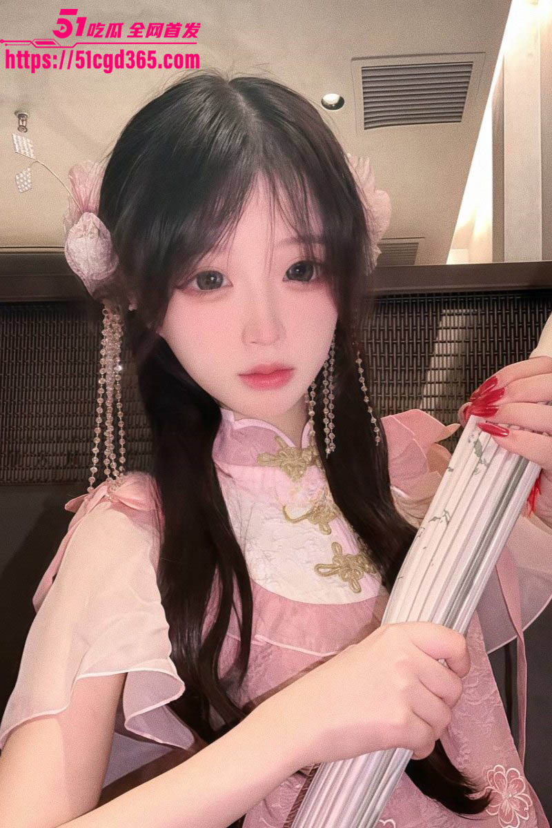 清纯萝莉变肥猪金主玩物 黑丝制服口爆视频流出 粉舌灵活吞吐肉棒 翘臀高撅扭动如母狗 画面淫靡至极！