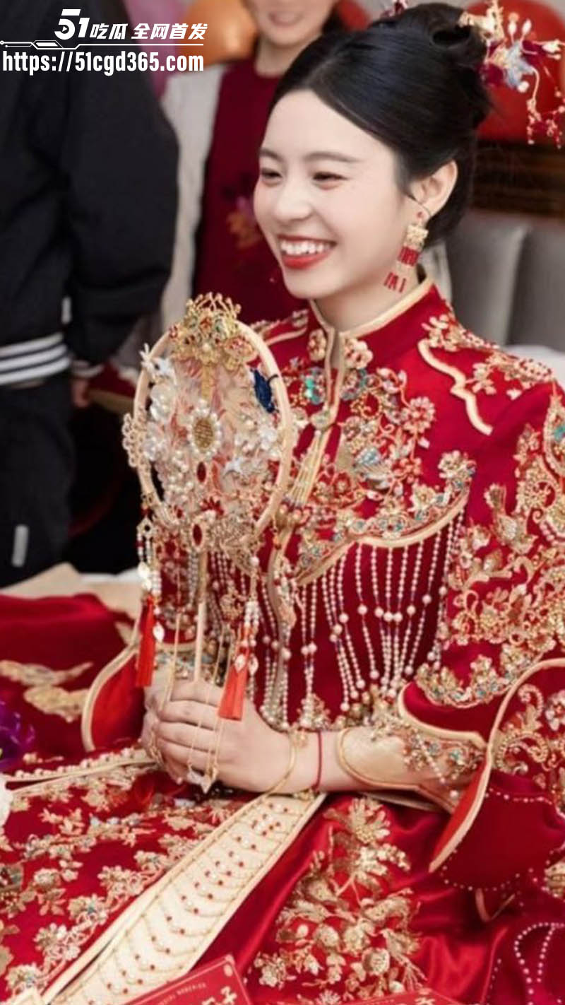 高颜值女神私密视频惨遭前男友泄密 汉服诱惑无套狂操嫩穴 翘臀汁水四溅浪叫不止！