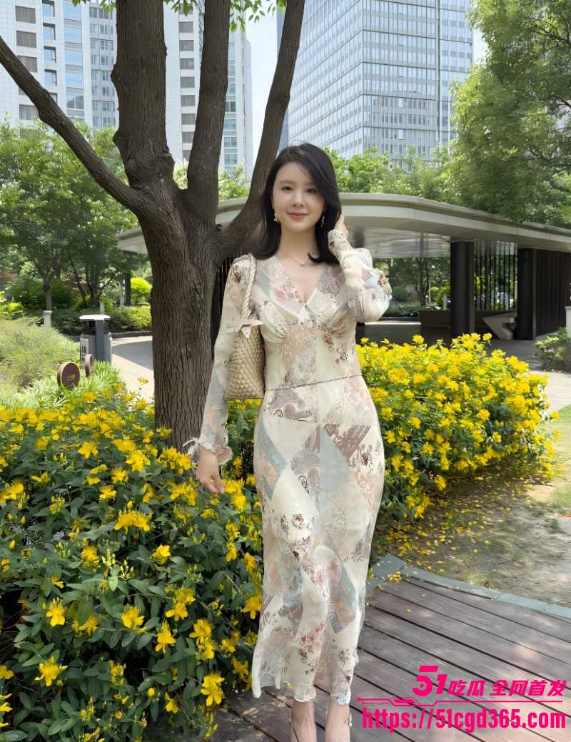 大胸嫂子会喷水指奸嫂子爽到喷水02