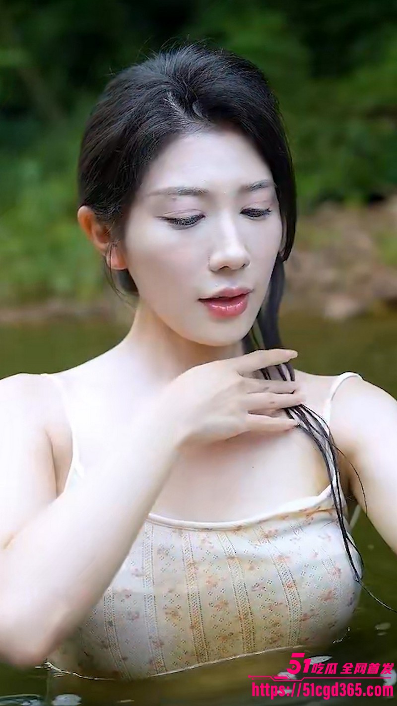 免费短剧《全能无敌小村医》 穷小子陆凡获得神秘传承 医治奇难杂症妙手回春！