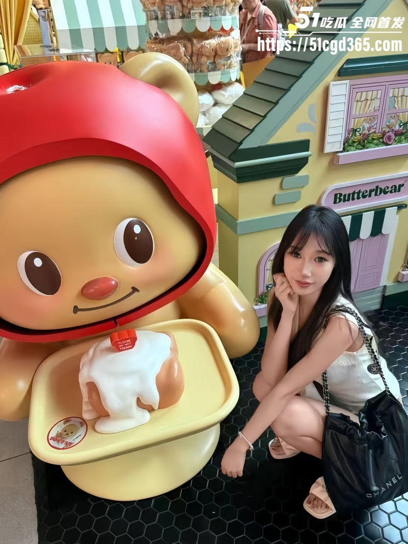 上海大学生 冯蓉蓉 被金主包养 酒店内各种姿势狂操 尖叫求饶 声音在房间回荡！