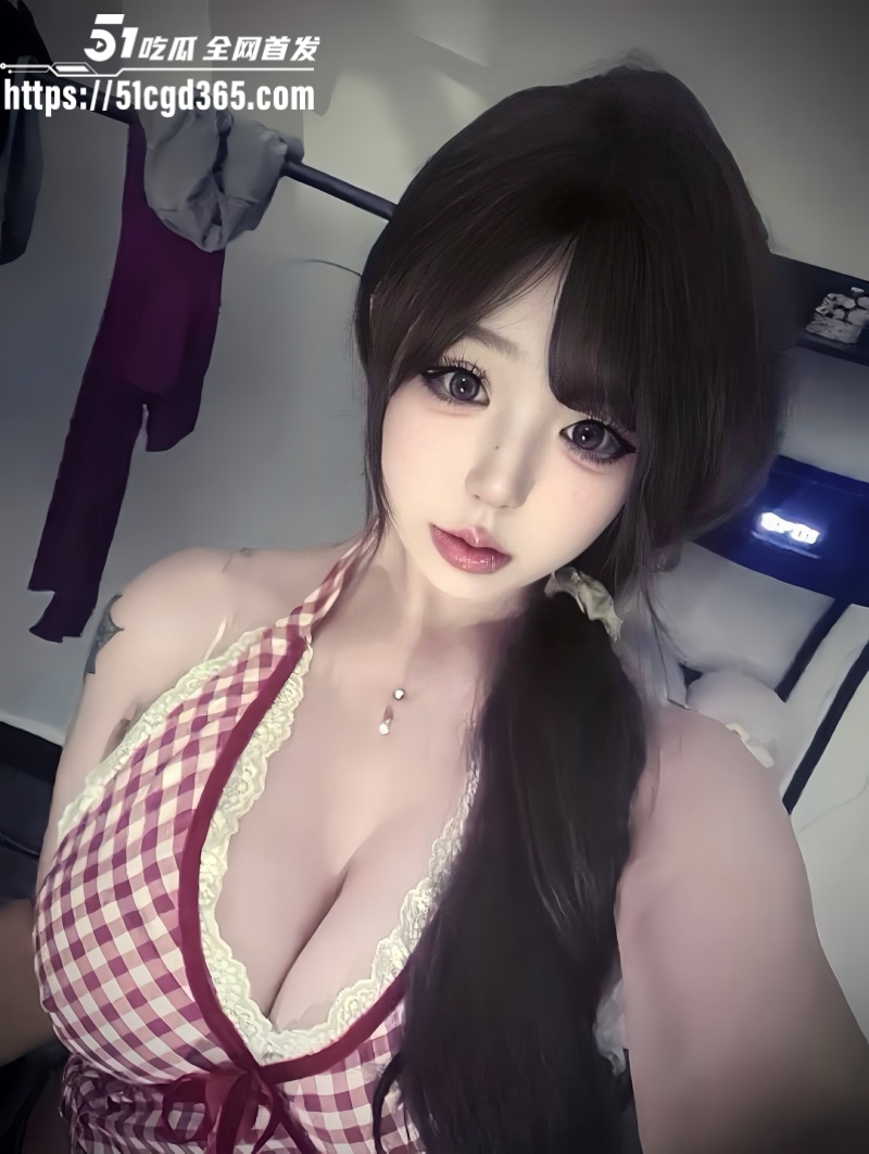 推特巨乳女神 mishuiduozhi03 身穿情趣装大尺度私拍 用假屌阳具和手扣粉嫩小穴 自慰喷水高潮不断！