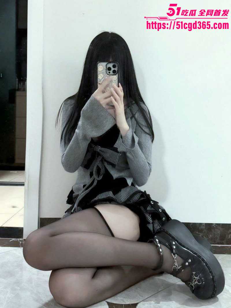 推特美少女网黄 悠哉大王 定制私拍合集 腿裹黑丝对镜自慰 娇喘阵阵勾魂夺魄！