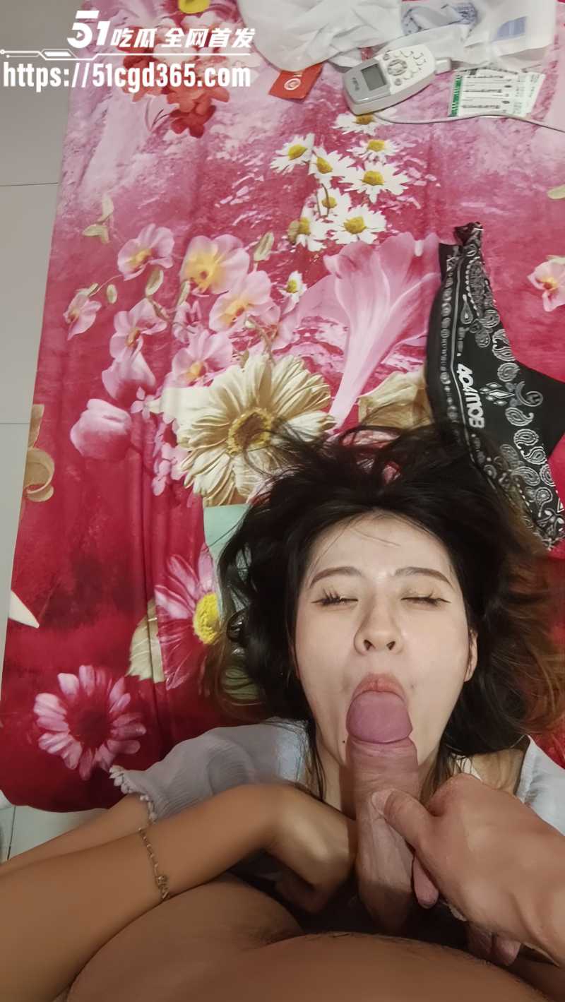 高颜值女大学生 与男友性爱视频流出 骚母狗露脸口交 红色情趣装做爱 无套爆操呻吟不断！