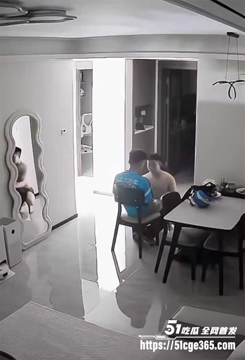 男同小伙 50块钱勾引外卖小哥约炮 监控偷拍视频流出 激情舔屌大战 男男赤裸互啯肉棒！