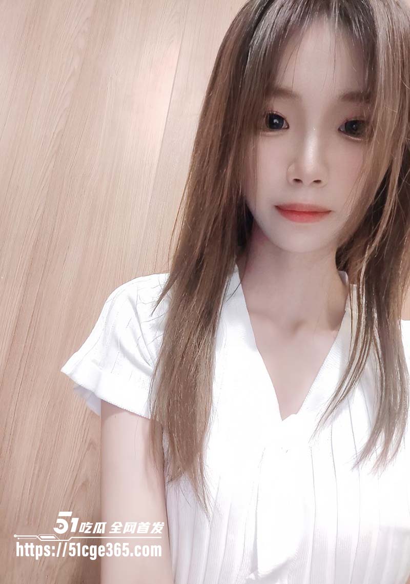 苏州大学纤细美女赵雅欣露脸视频 与男友酒店狂操 翘臀被撞得啪啪响 淫水喷得床单湿漉
