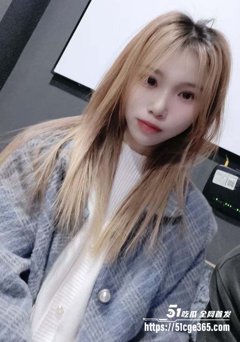 苏州大学纤细身材美女赵雅欣3