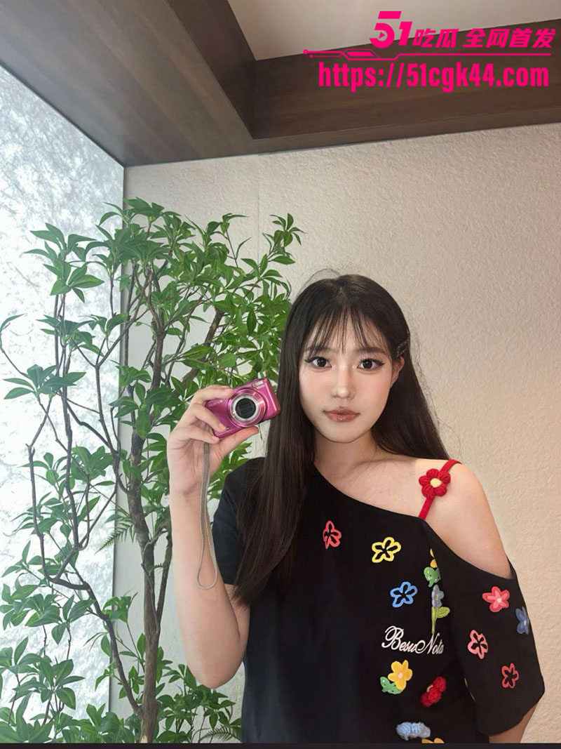 极品美少女 刘婷婷 被富二代调教视频曝光 双指插逼皮鞭抽打屁股 女上骑乘后入猛操爽翻天！