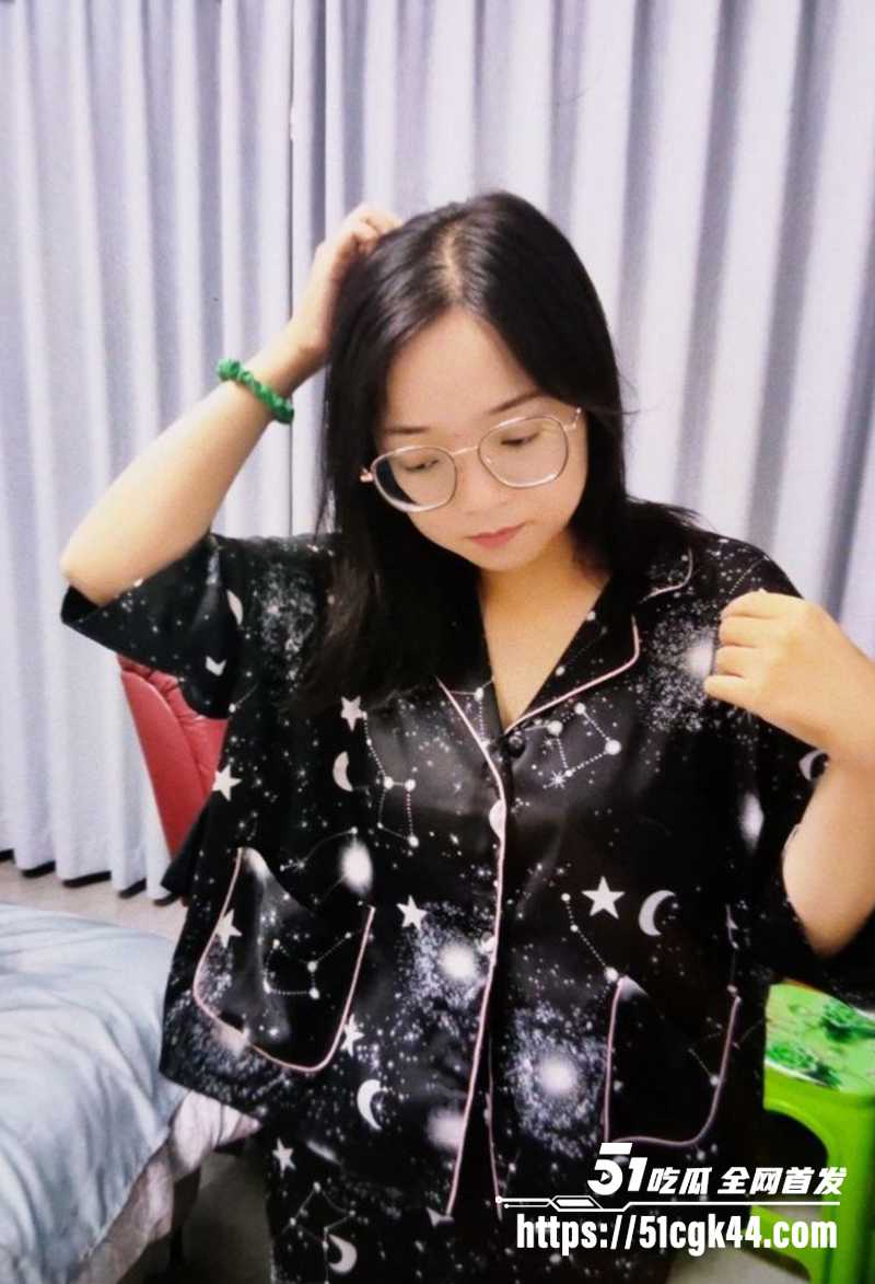 原创博主 重庆夫妻 精选合集 肥臀淫妻勾各种单男 玩无套啪啪69互舔 绿帽老公全程录 激情骑乘爽翻天！