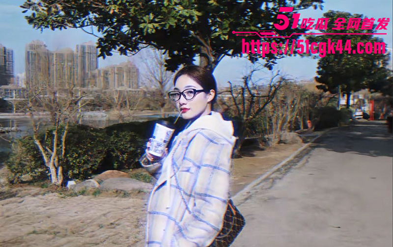 内蒙古包头 王一菲 和男友性爱视频曝光 口爆吞精女上骑乘 无套猛操淫靡刺激！