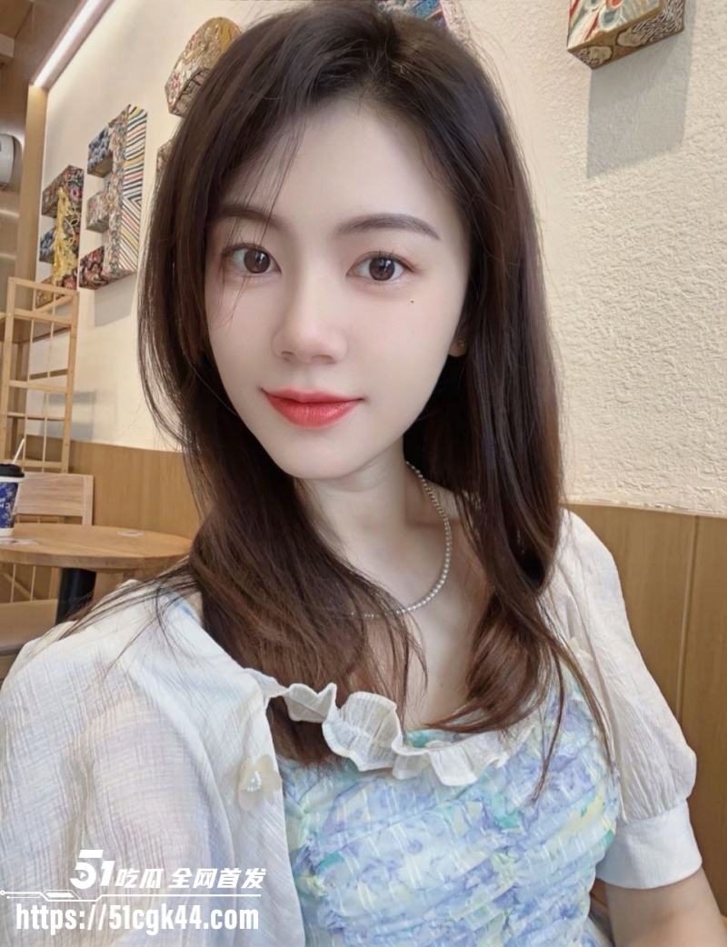 广东湛江新婚小情侣 为寻求刺激 绿帽男主找两猛男狂操娇妻 三洞齐下淫荡至极！