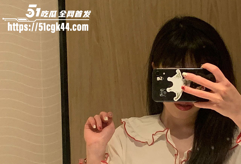 极品女大学生不雅视频流出 被主人开发母狗本性 拍露出日常玩捆绑调教 拿跳蛋自慰被无套猛操！