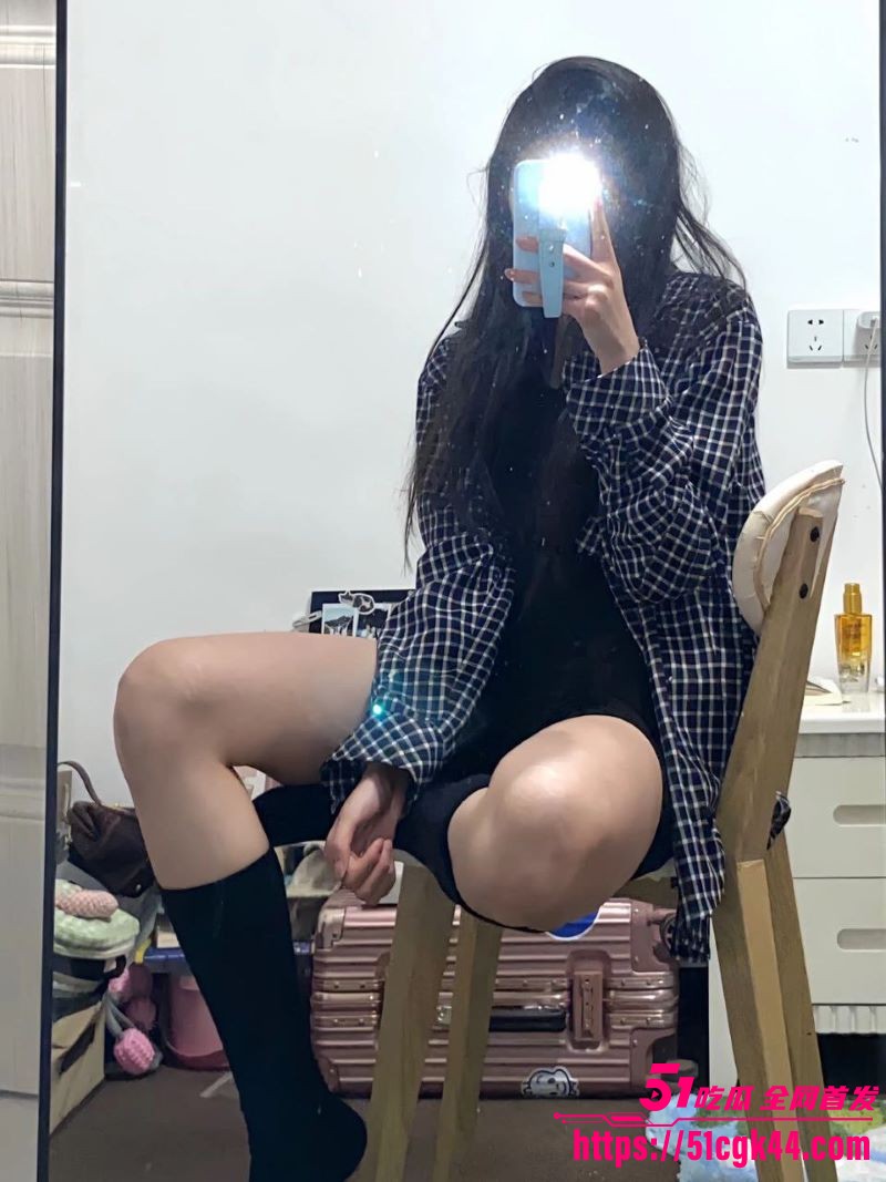 温州大三学姐不雅视频流出 黑丝美腿诱惑十足 M腿展示嫩穴 被后入狠干淫水喷涌！