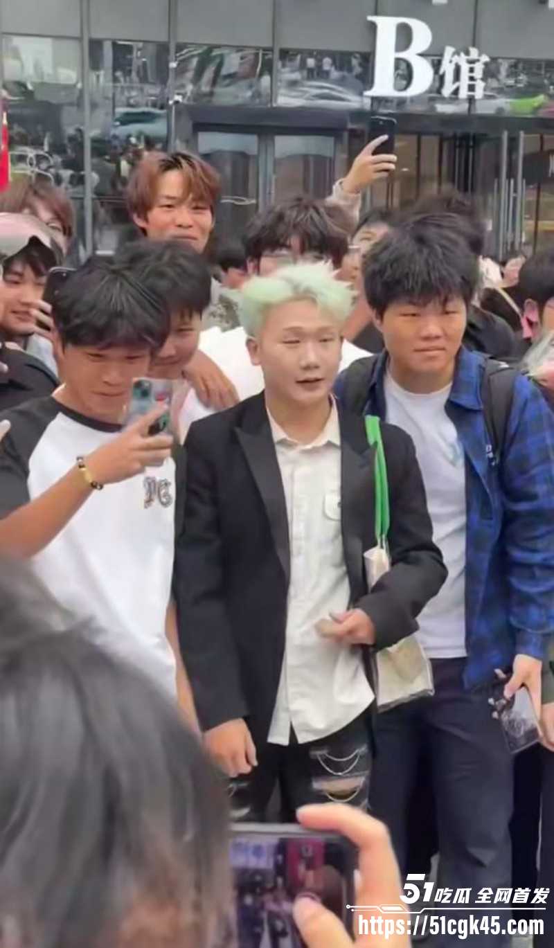 王扁南昌演唱会遭小汤圆围攻08