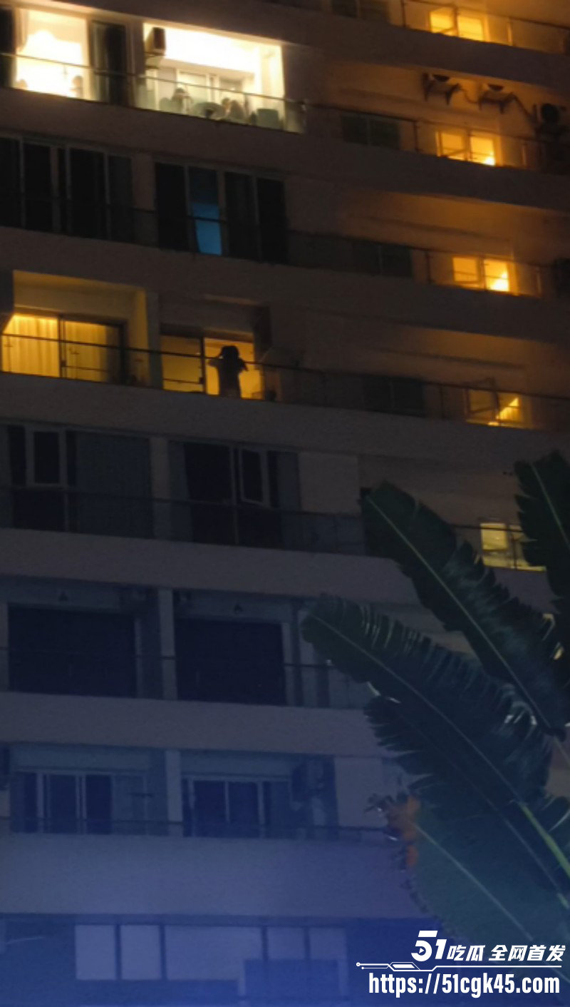 狗男女阳台偷欢被偷拍06
