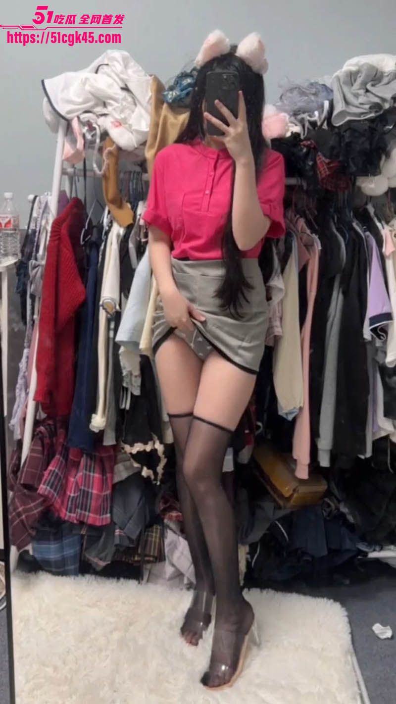 抖音极品女网红 星期8没课 cos黑丝JK自慰 炮机狂轰白浆喷涌 翘臀颤抖画面淫靡！