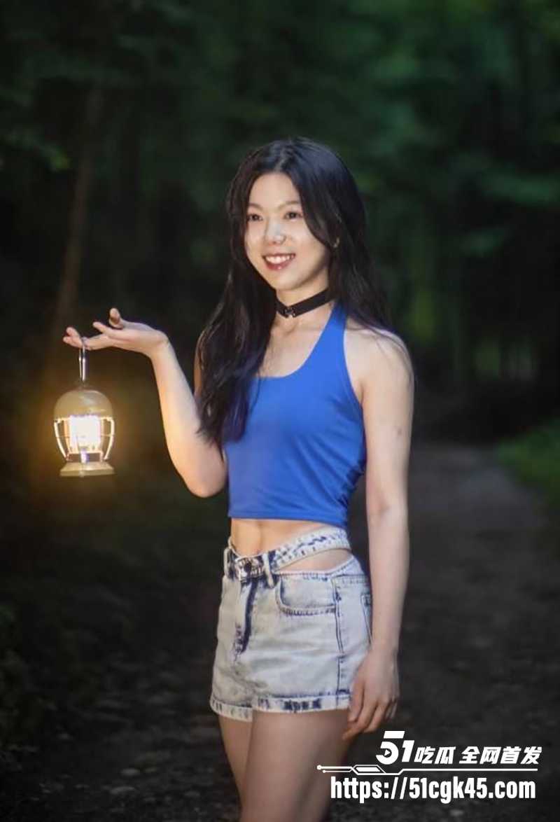 广东佛山 新婚夫妻 性爱私拍流出 绝美一线天馒头穴配开档黑丝 足交调情被花式爆操 脸穴同框高潮迭起！
