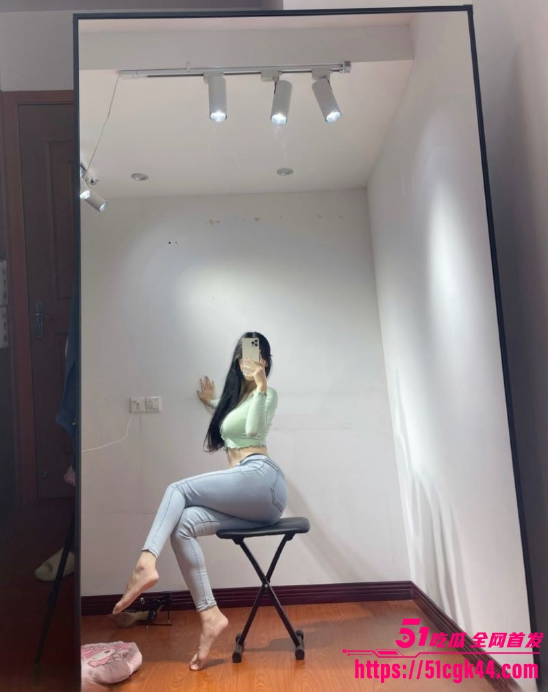 推特性奴母狗纯情小初私拍合集曝光 3