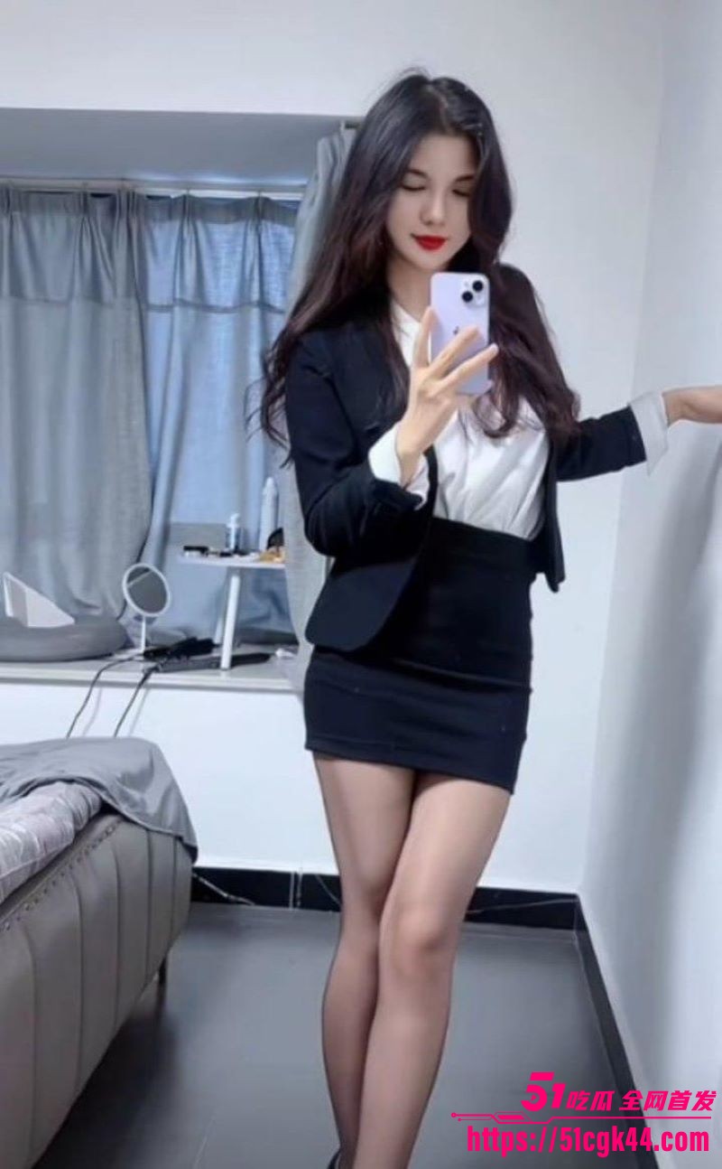 快手巨乳女神 阿意 一对一定制福利流出 G杯巨乳呼之欲出 M腿道具自慰 淫水流淌！