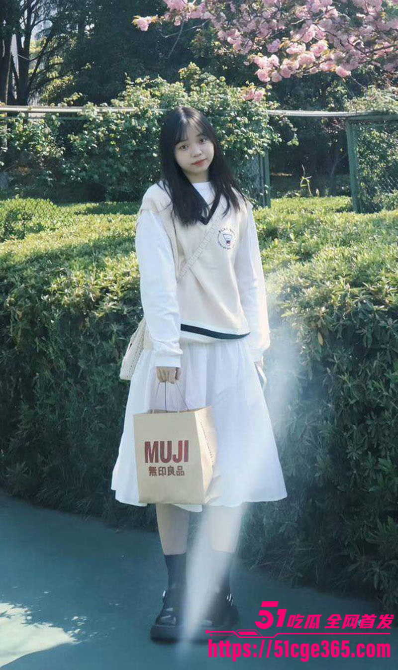 江苏常州00后少女 王妍妍 性爱视频 极品身材逆天豪乳 女上骑乘翘臀摇曳！