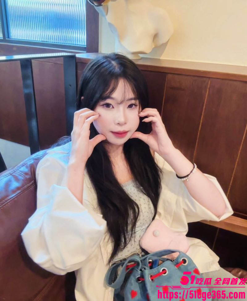 服装店老板娘莫娜惨遭前男友泄密 3