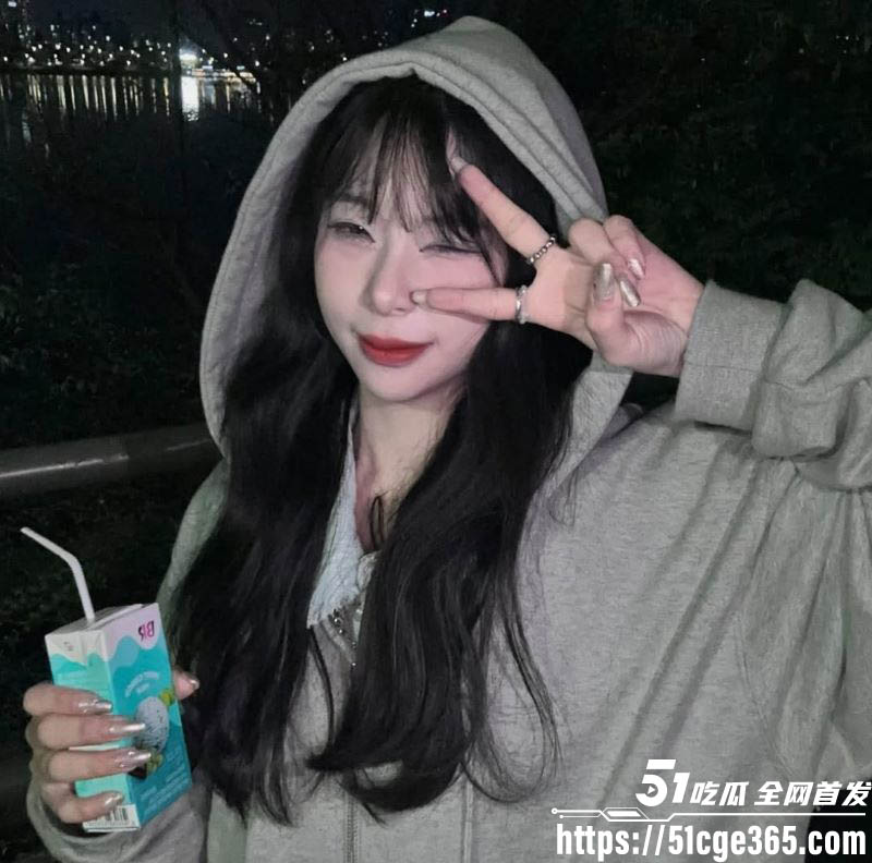 服装店老板娘莫娜惨遭前男友泄密 4