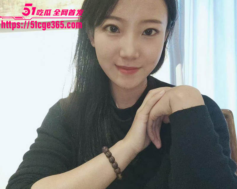 云南大学研究生母狗 刘明明 被男友调教 喜欢接烟灰喝尿 羞辱快感让她高潮痉挛！