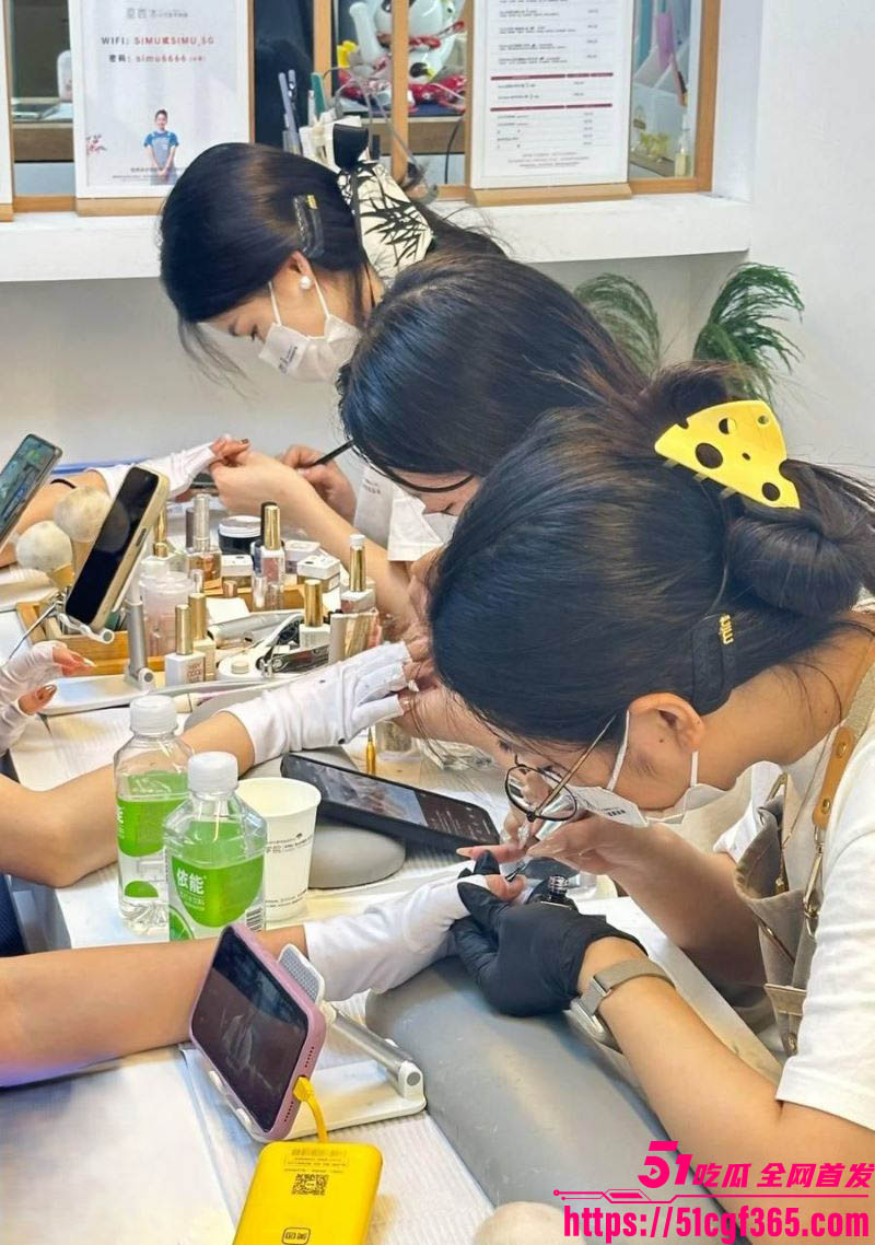 海角乱伦大神39岁大屁股妈妈新作 3
