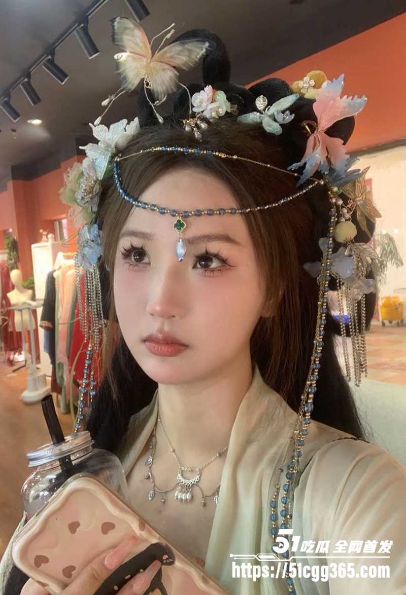 内蒙古小美女 贾怡 不雅视频流出 被男友玩成精盆 拍露脸淫片！