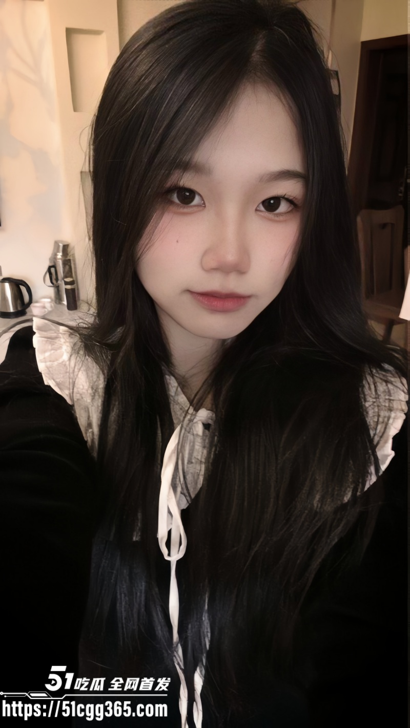 东莞理工学院学生 李慧佳 因修手机被爆出大量不雅图片跟视频 清纯外表下淫荡母狗本性！