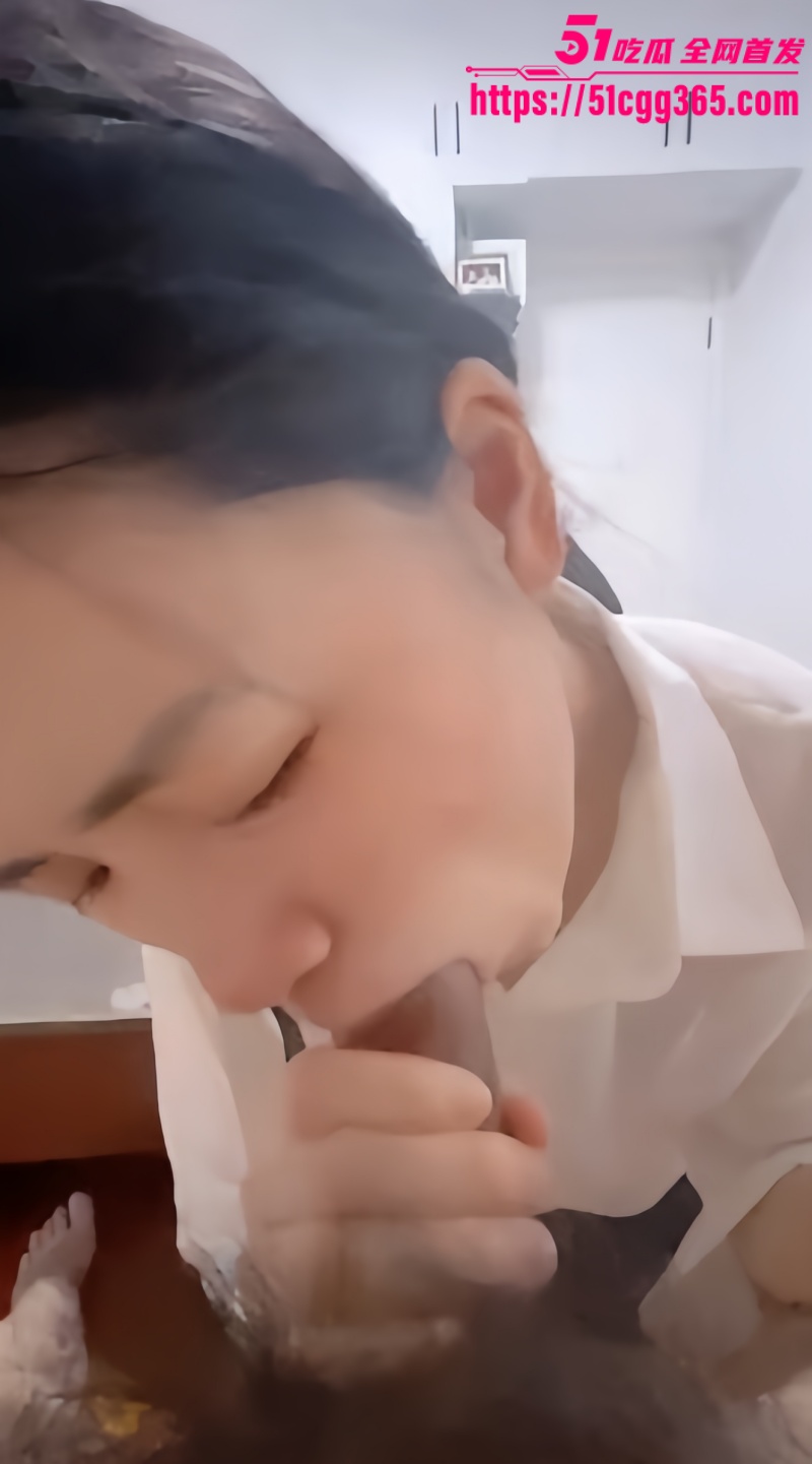 社交软件约出来的贵阳骚货 徐颖 肉丝足交口交吞精 道具插逼猛操骚穴 呻吟连连！