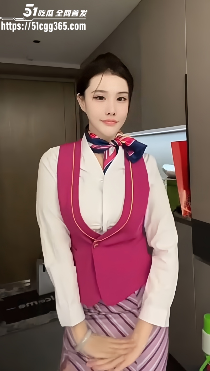 杭州高颜值巨乳网红 巨樱 最新定制私拍 空姐诱惑制服 E杯豪乳摇晃自慰 呻吟声让人全身酥麻！