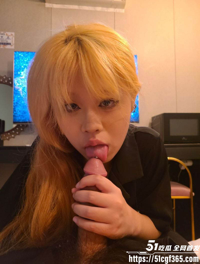 重庆精神小妹与男友性爱视频外泄 3