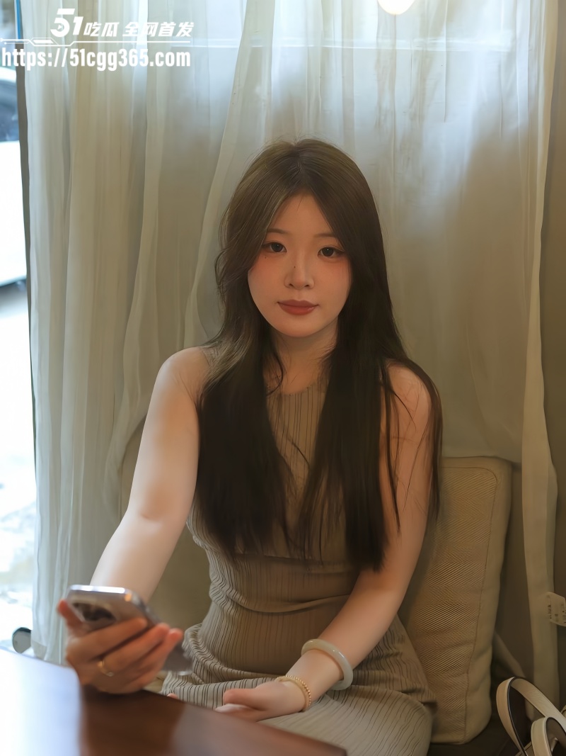 湖南长沙高颜值大胸妹 被金主大屌随意抽插嫩穴 后入臀浪呻吟声让人酥麻！