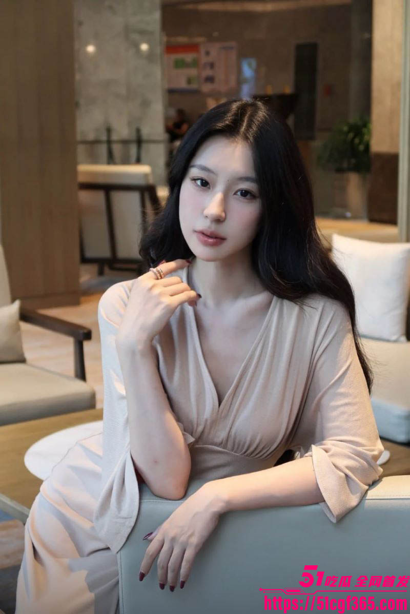 高颜值网红木子李被金主包养曝光！ 2