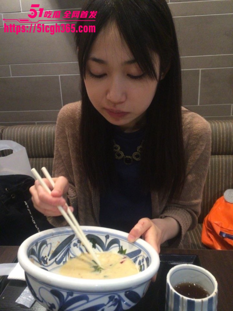 日本素人少女系列！极品护士女友 高颜值白嫩贫乳 露脸口交一脸淫靡 口爆吞精无套爆操爽翻天！